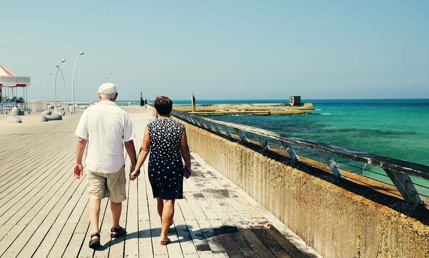 Elderly couple at the promenade